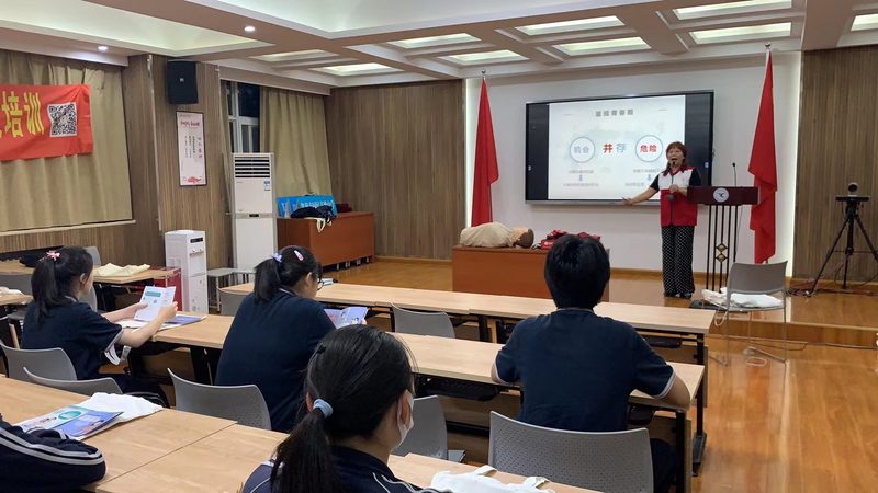 教材的编写质量直接关系到教学效果。优秀的教材应具备以下特点：
